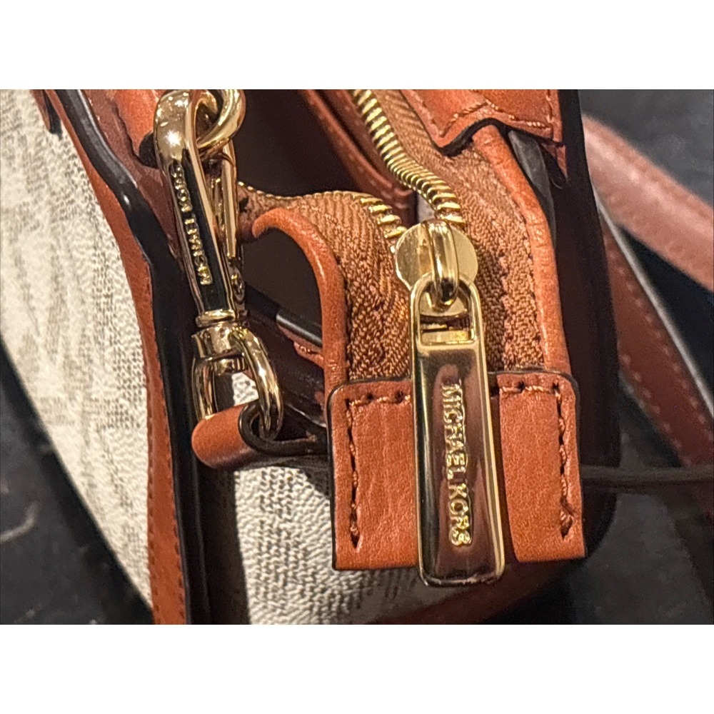 MICHAEL KORS CLASSIC LOGO SELMA MINI CROSSBODY BAG - Picture 8 of 9